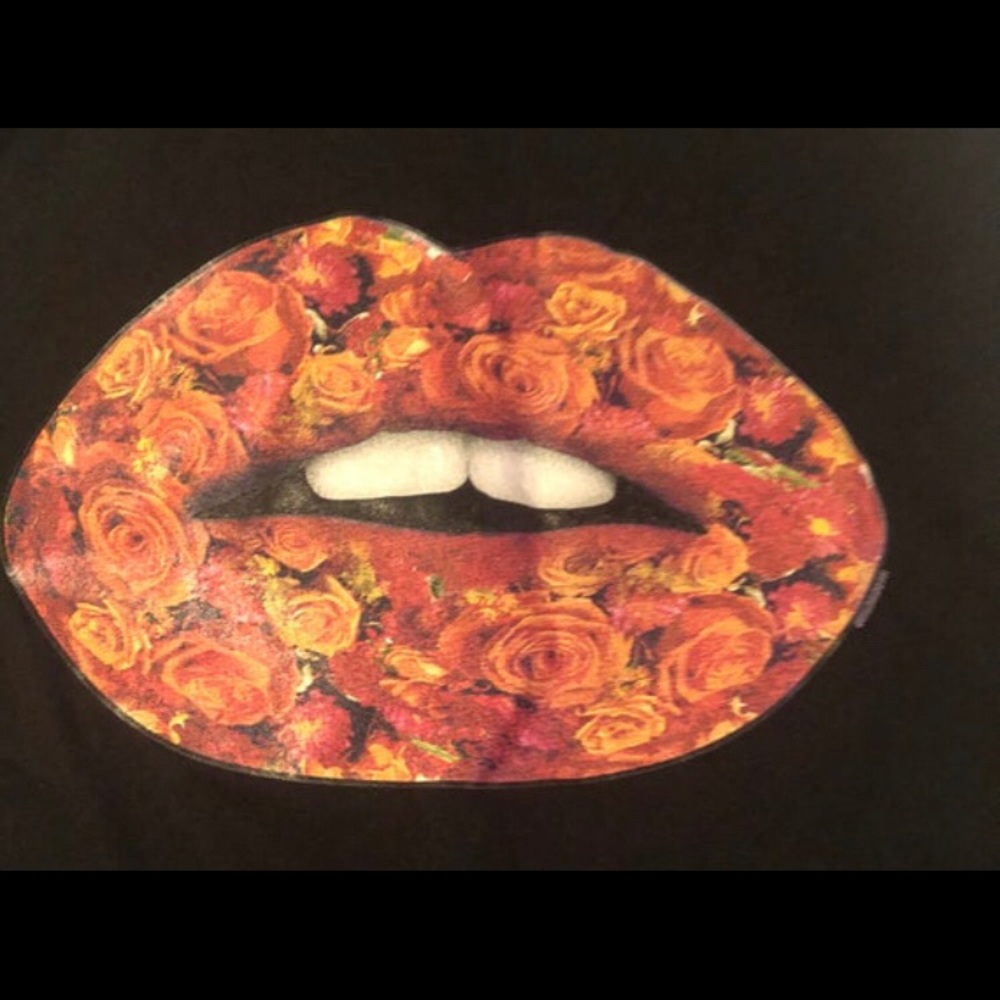 NWT ROSES Lucious Lips Tank